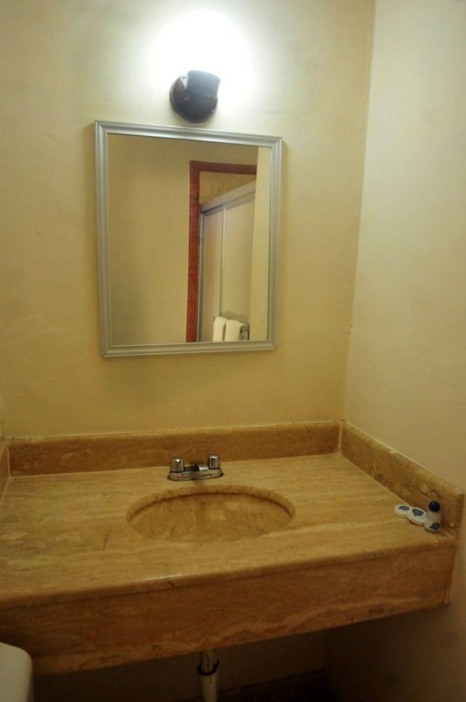 Hotel America Centro Classic Double Room, 2 Double Beds 13