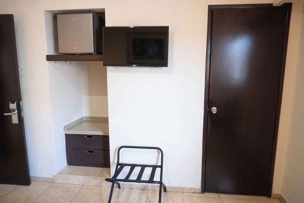 Hotel America Centro Classic Double Room, 2 Double Beds 22