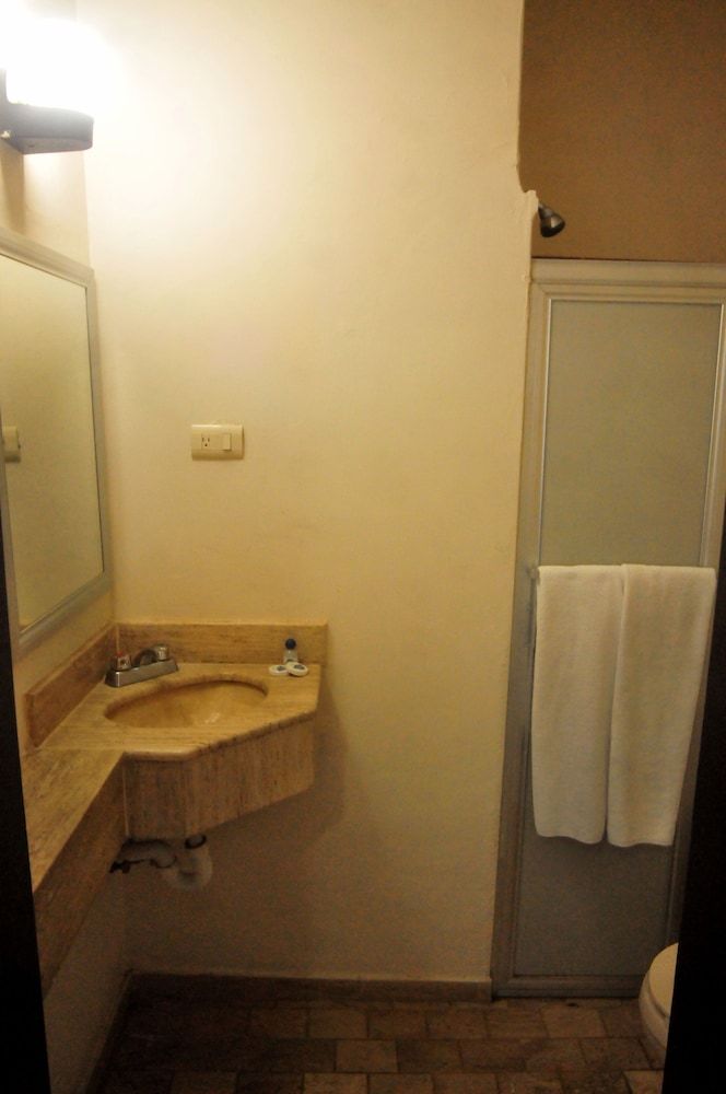 Hotel America Centro Classic Double Room, 2 Double Beds 12