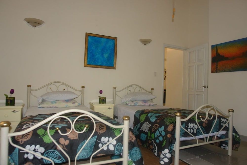 Shared Dormitory, Women only