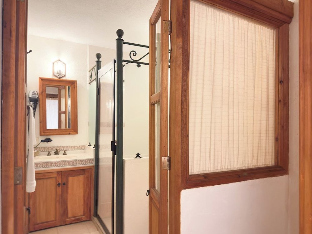 Hotel Casa del Refugio Superior Room, 1 King Bed 4