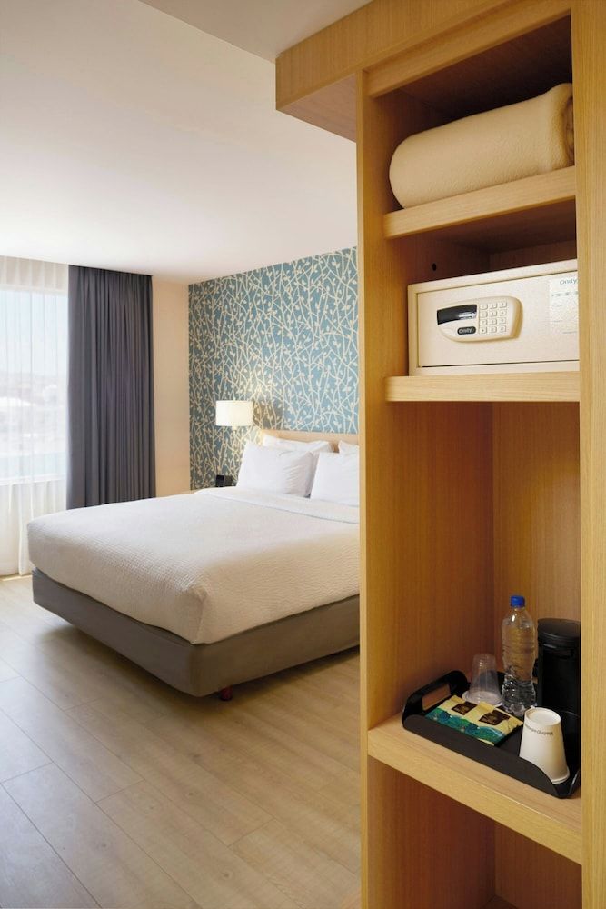 Room, 1 King Bed, Non Smoking