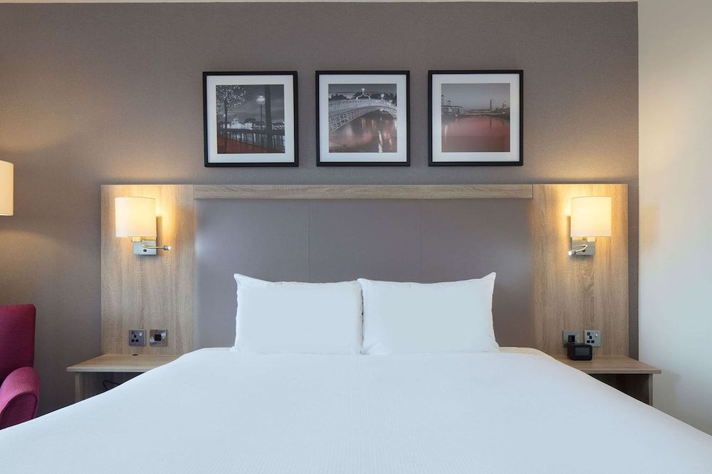 Hilton Garden Inn Dublin City Centre Room, 1 Queen Bed 4