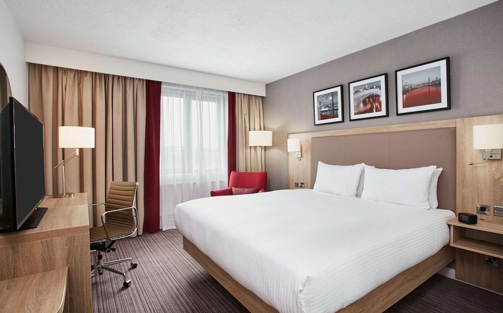 Room, 1 King Bed, River View