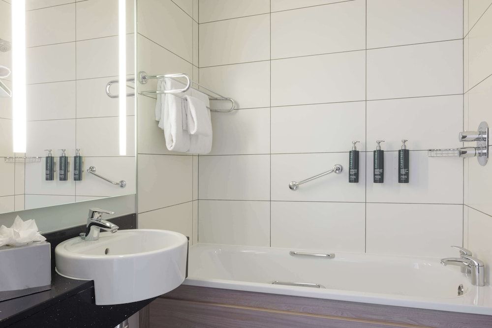 Hilton Garden Inn Dublin City Centre Room, 1 Queen Bed 7