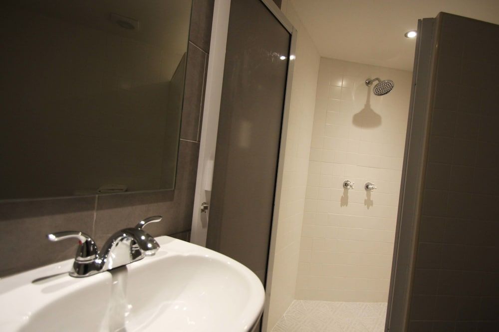 B My Hotel Executive Queen Room, 1 Bedroom 6