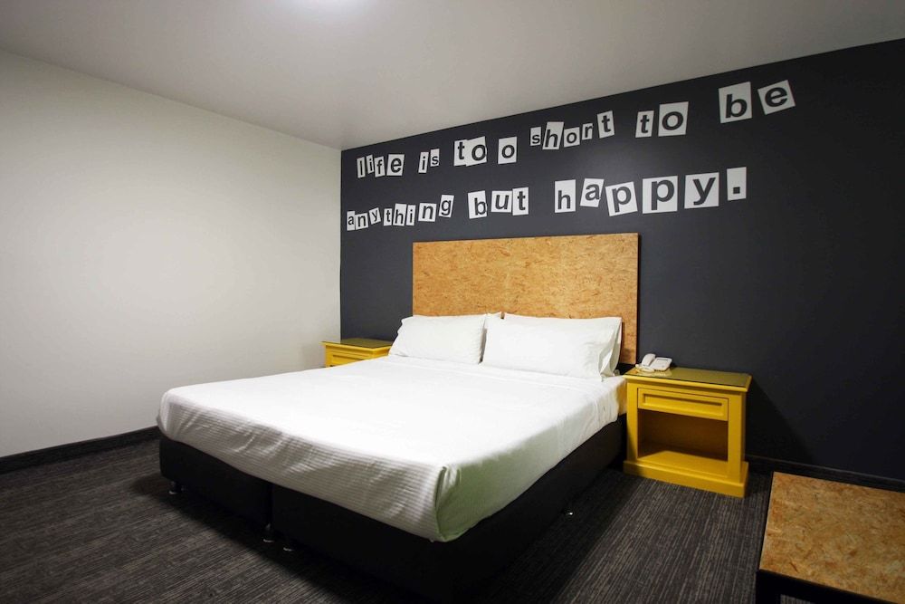 B My Hotel Executive Queen Room, 1 Bedroom 2