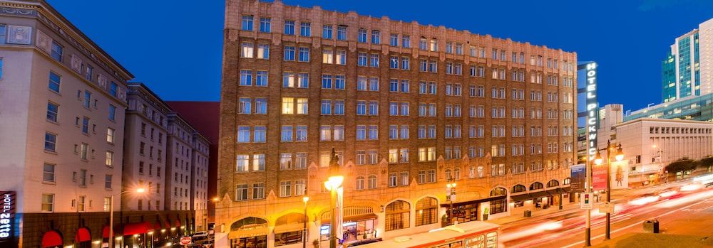 undefined The Pickwick Hotel 10