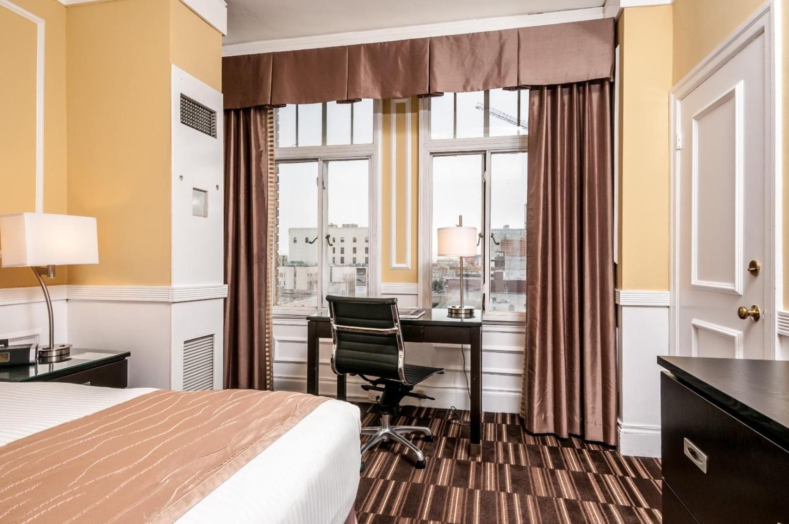 undefined The Pickwick Hotel 10