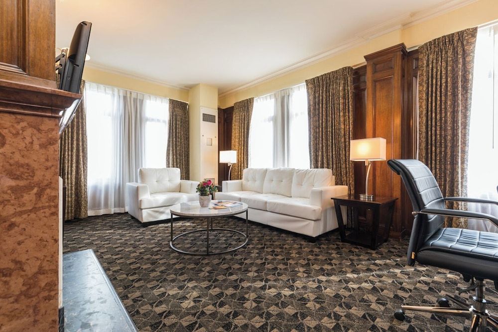 undefined The Pickwick Hotel 4