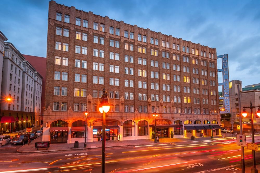 undefined The Pickwick Hotel 9