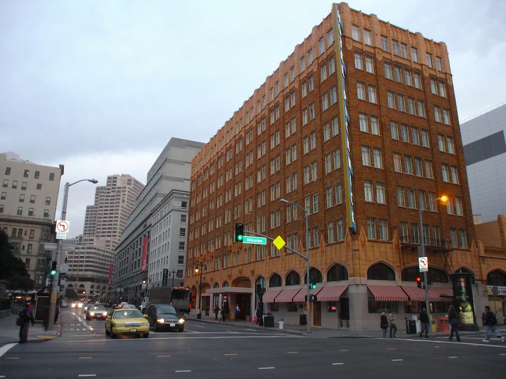 undefined The Pickwick Hotel 6
