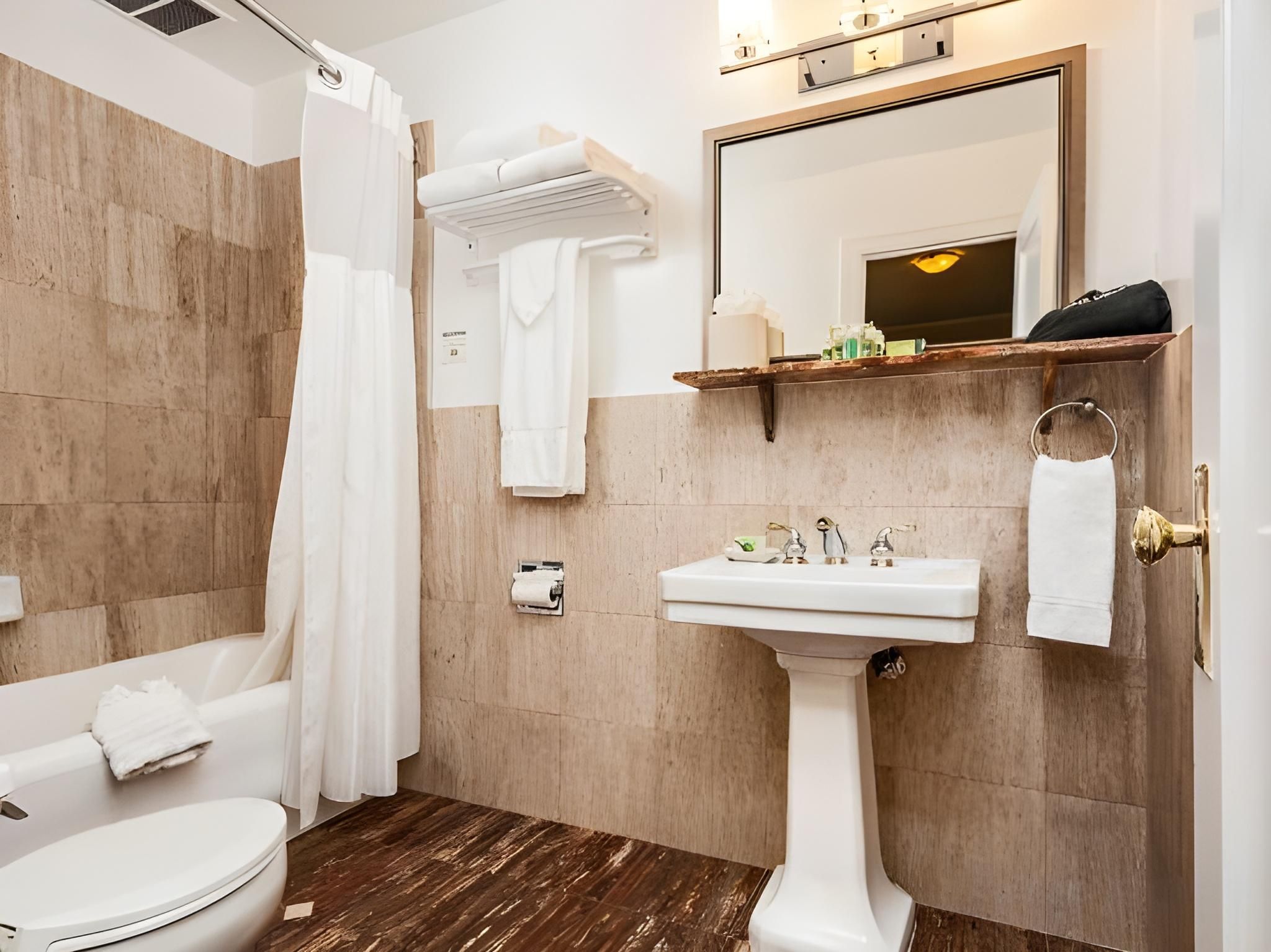 undefined The Pickwick Hotel 9