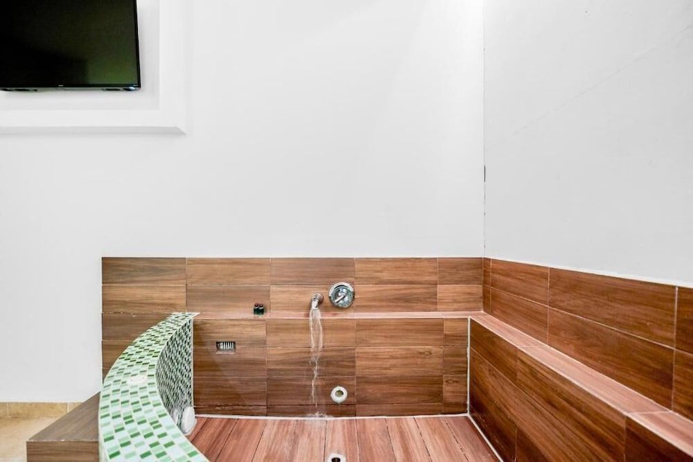 First Inn Hotel & Business Romantic Suite, 1 King Bed, Hot Tub 4