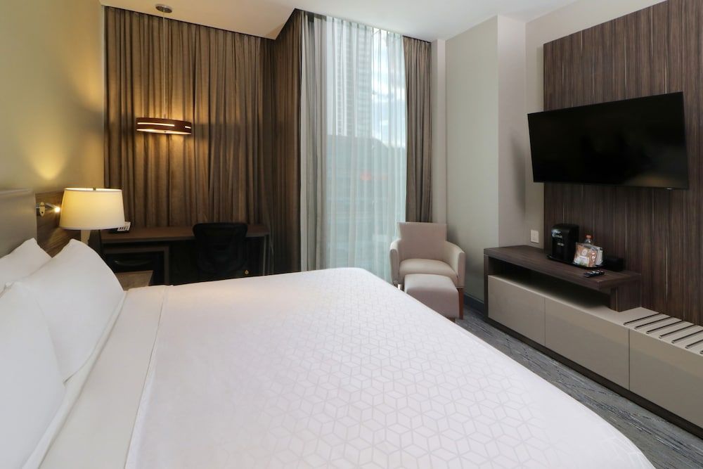 Suite, 1 King Bed, Mountain View (High Floor)