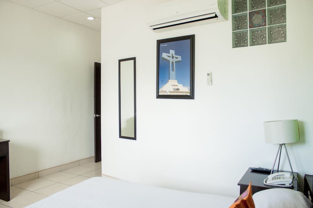 Chiapas Hotel Express Standard Double Room, 1 King Bed 13