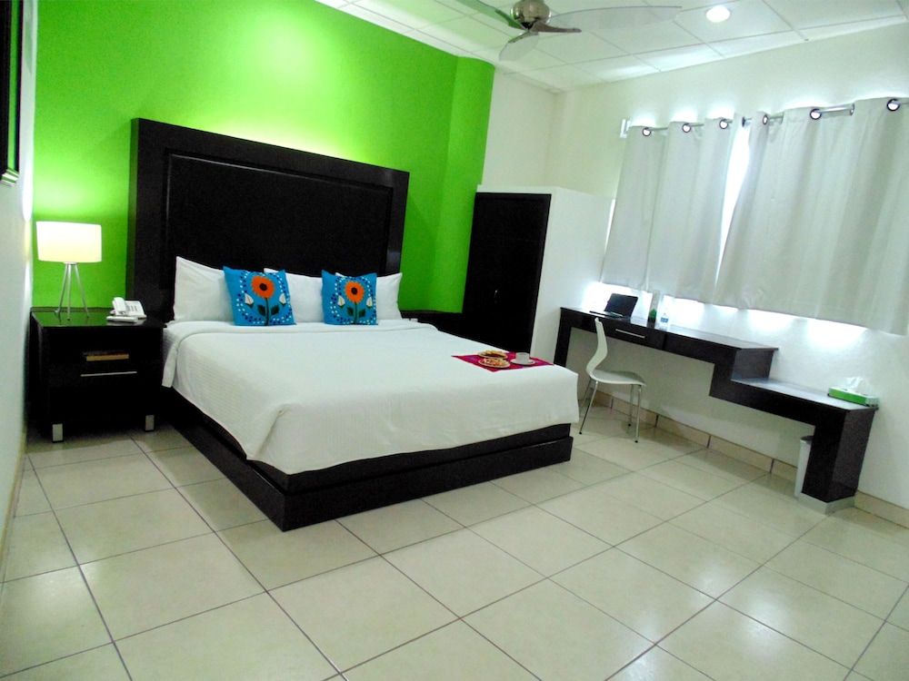 Chiapas Hotel Express Standard Double Room, 1 King Bed 3
