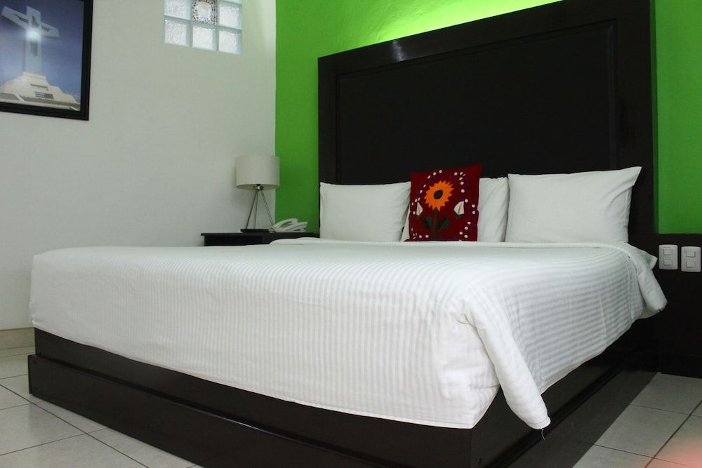 Chiapas Hotel Express Standard Double Room, 1 King Bed 4