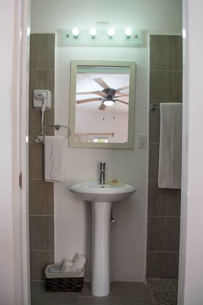 Ocean Zen Suites on 5th Avenue - Adults Only Honeymoon Suite, 1 King Bed with Sofa bed, Kitchenette, Courtyard View 10