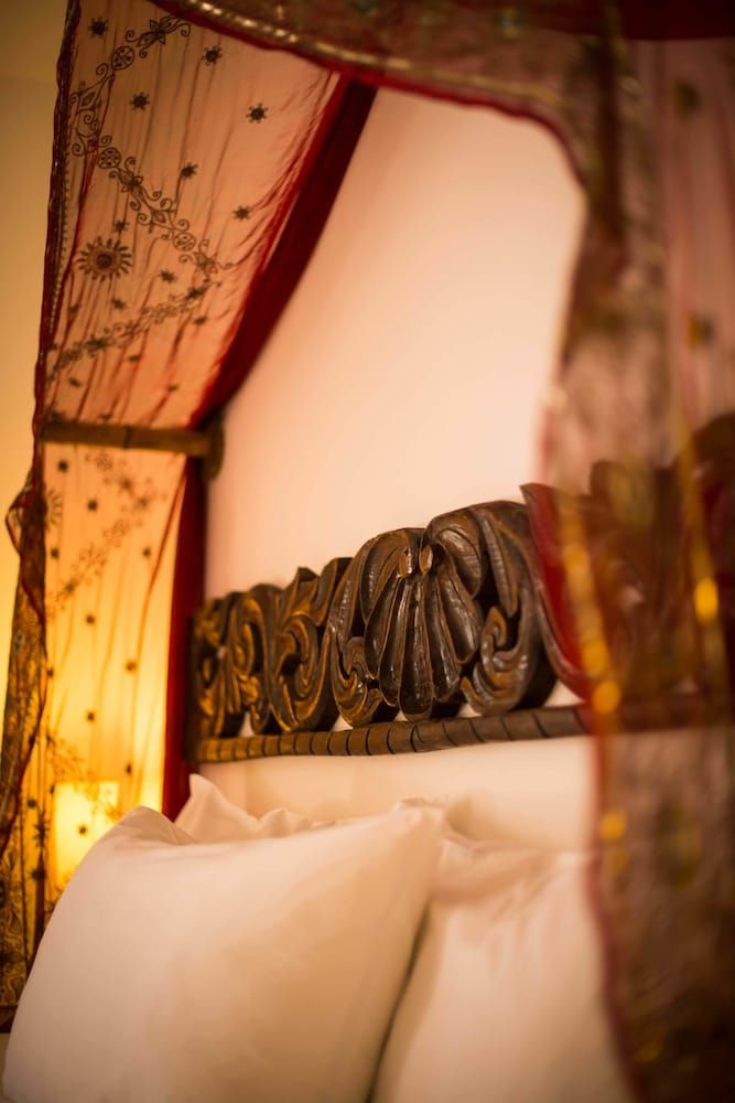 Ocean Zen Suites on 5th Avenue - Adults Only Honeymoon Suite, 1 King Bed with Sofa bed, Kitchenette, Courtyard View 2