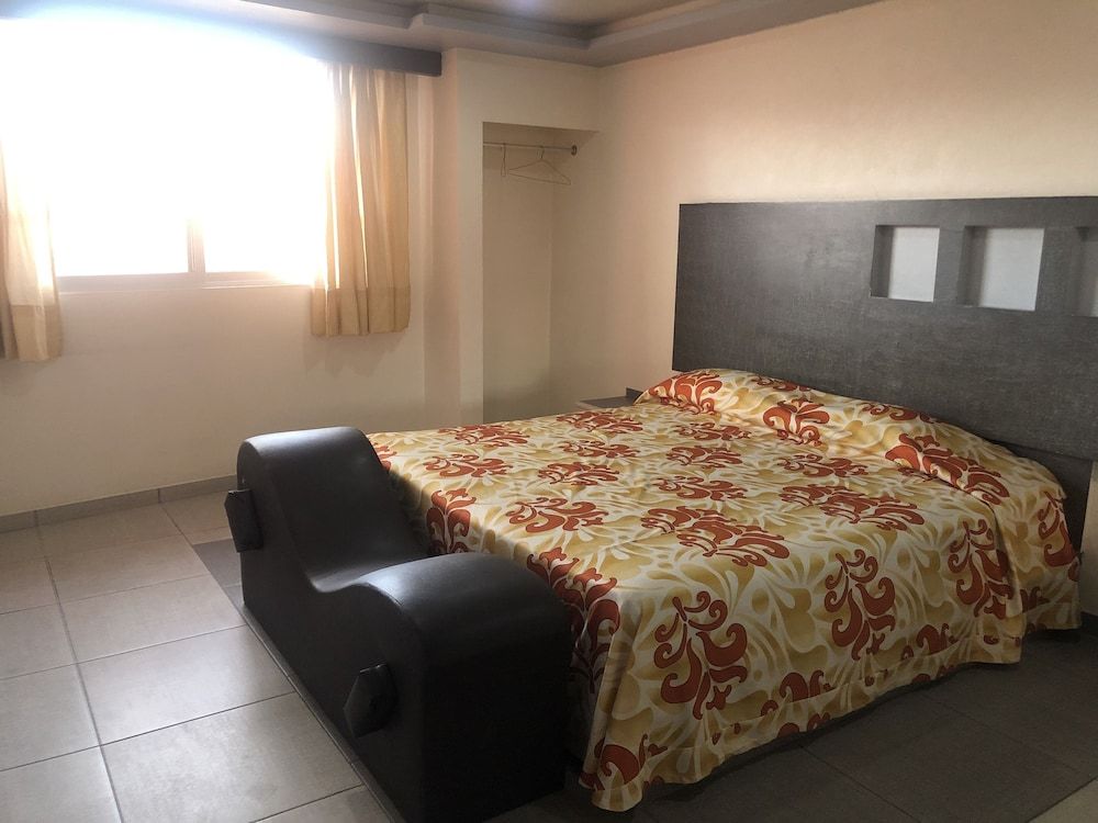 Hotel & Villas 7 Deluxe Room, 1 King Bed 6