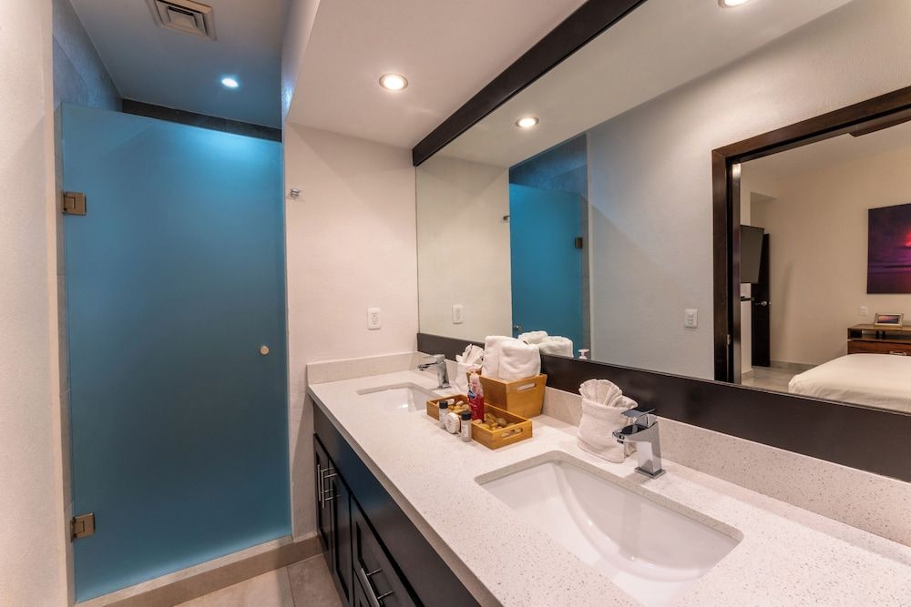 Laguna Shores Resort Family Penthouse, 2 Bedrooms, Balcony, Beach View 6