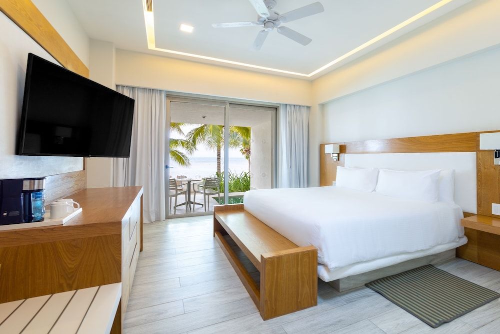 Izla Beach Front Hotel Superior Room, 1 King Bed, Private Pool, Sea View 2