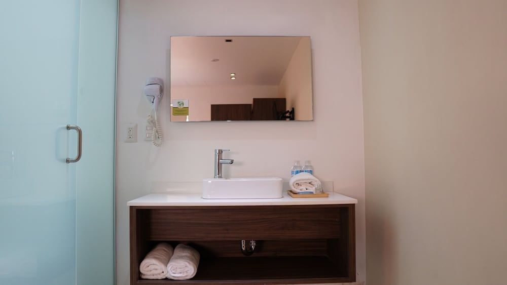 El Hotel Business Class – Zamora Centro Superior Room, 2 Queen Beds 7