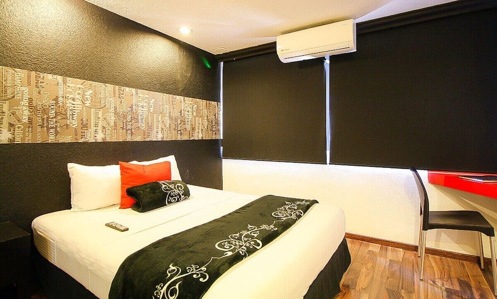 Hotel Black Basic Room, 1 Queen Bed 3