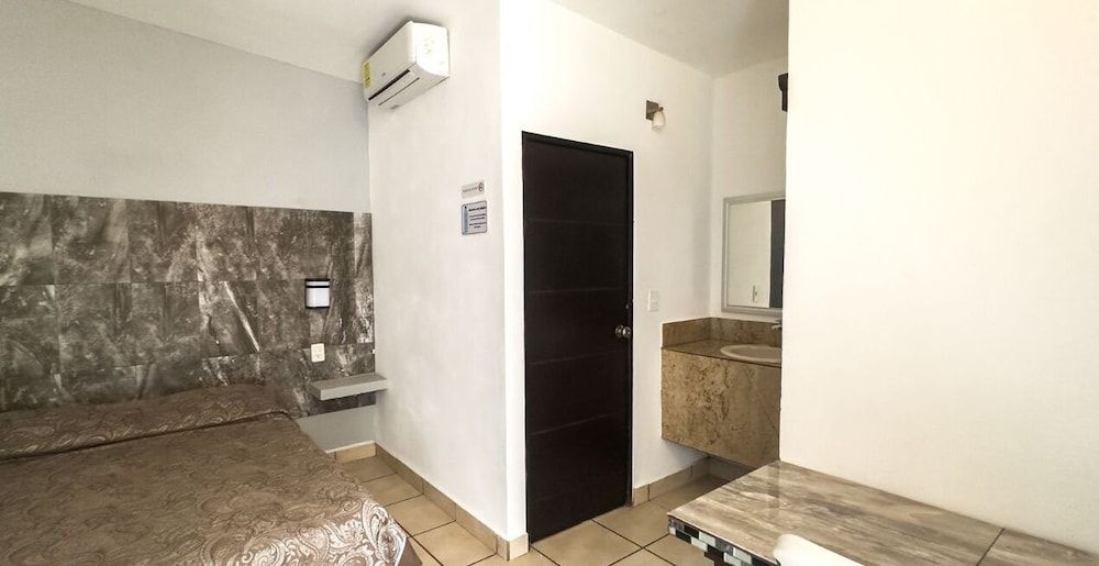 Eco Bay Hotel y Restaurant Single Room 6