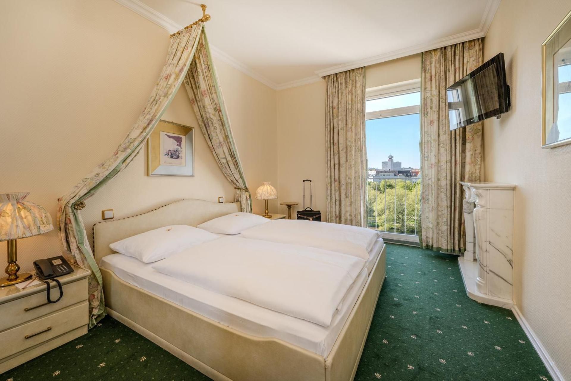 Suite with Lake View