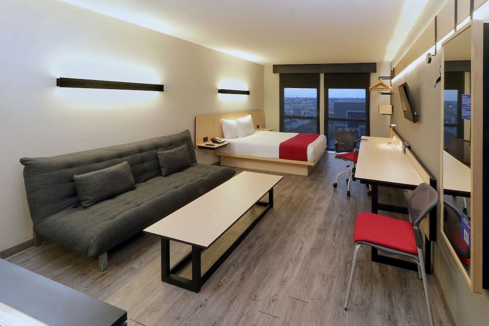 City Express by Marriott Piedras Negras Superior Room, 1 Queen Bed with Sofa bed 6