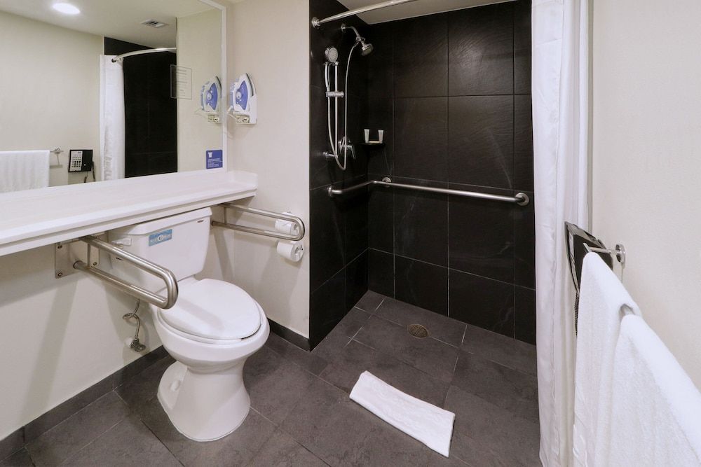 City Express by Marriott Piedras Negras Room, 1 Queen Bed, Non Smoking 8