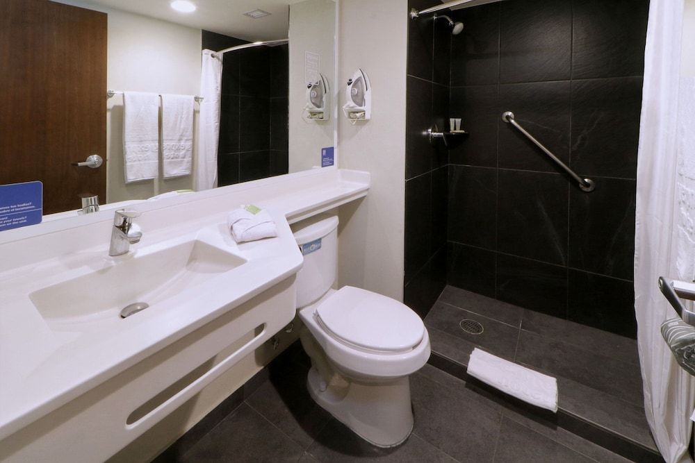 City Express by Marriott Piedras Negras Room, 2 Double Beds, Non Smoking 4