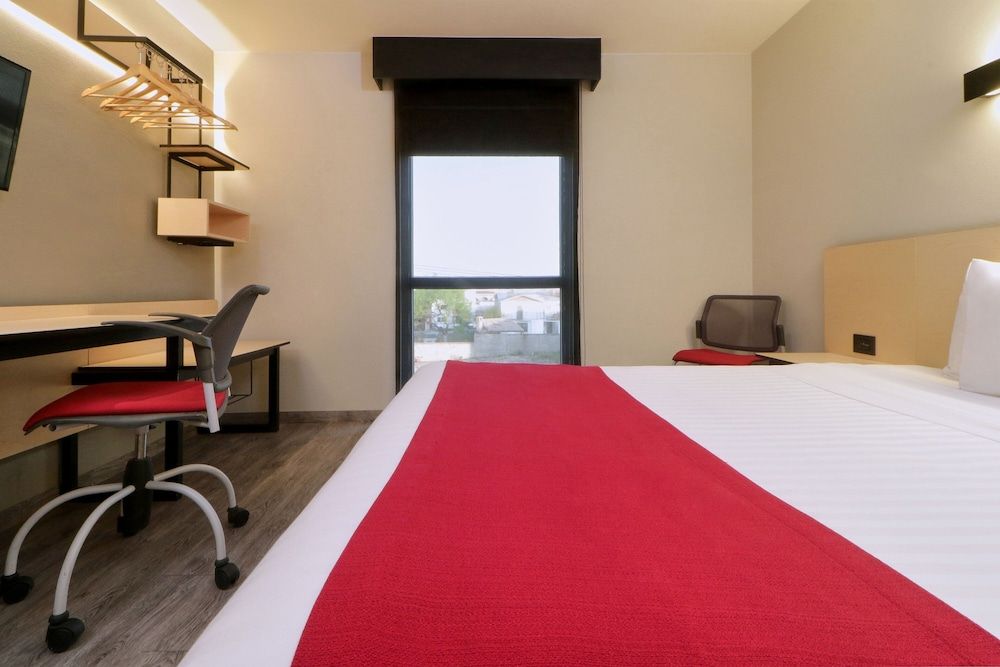 City Express by Marriott Piedras Negras Room, 1 Queen Bed, Non Smoking 2