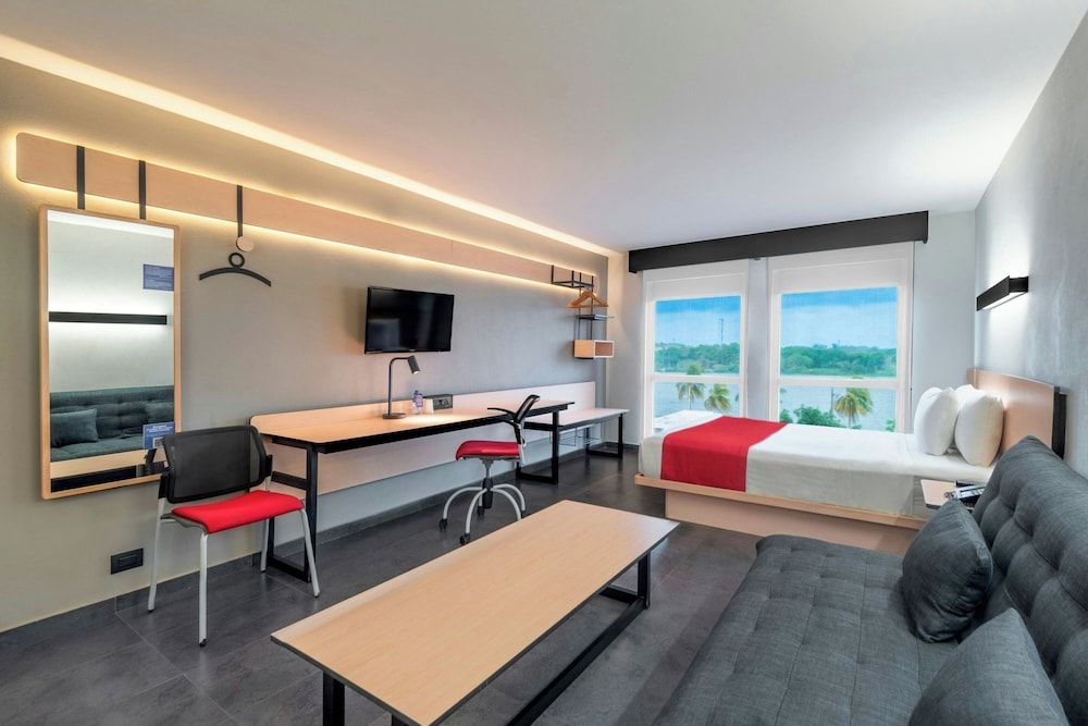 City Express by Marriott Tuxpan Superior Room, 1 Queen Bed with Sofa bed 5