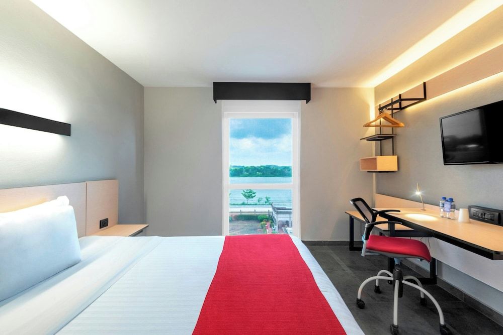 City Express by Marriott Tuxpan Room, 1 Queen Bed 8