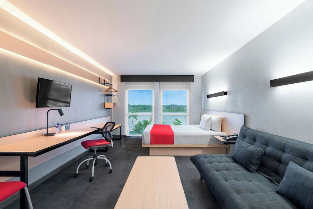 City Express by Marriott Tuxpan Superior Room, 1 Queen Bed with Sofa bed 4