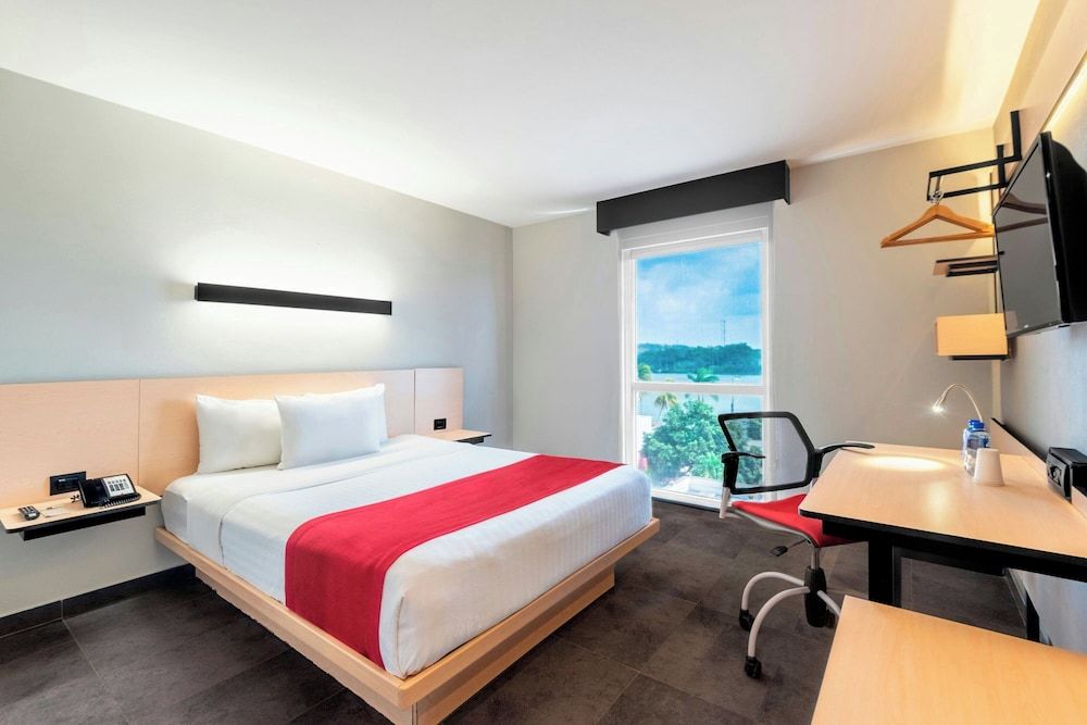 City Express by Marriott Tuxpan Room, 1 Queen Bed 4