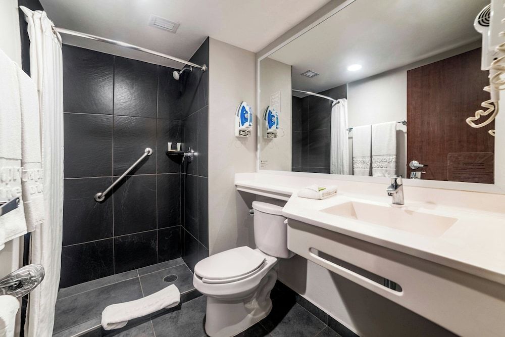 City Express by Marriott Tuxpan Superior Room, 1 Queen Bed with Sofa bed 6