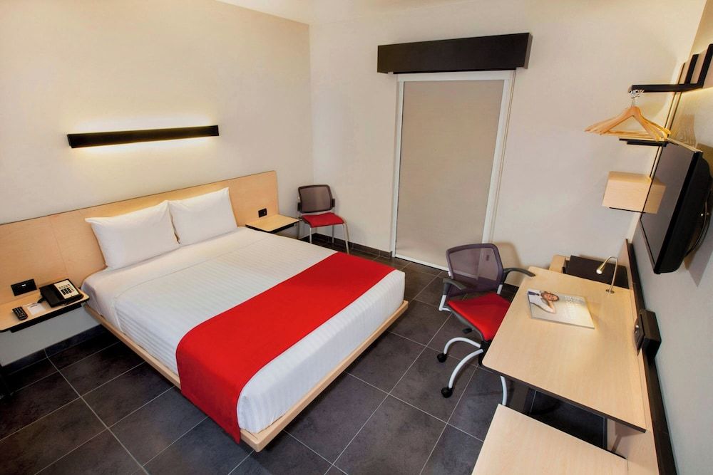 City Express by Marriott Tuxpan Room, 1 Queen Bed 7