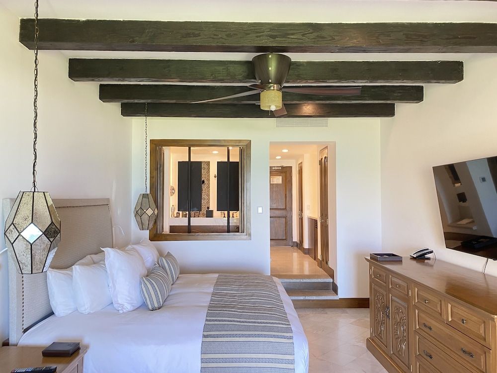 Junior Suite, 1 King Bed, Oceanfront