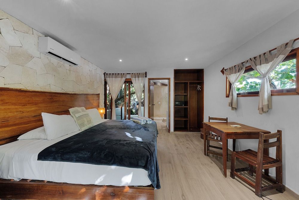 Garden Queen Room with Balcony