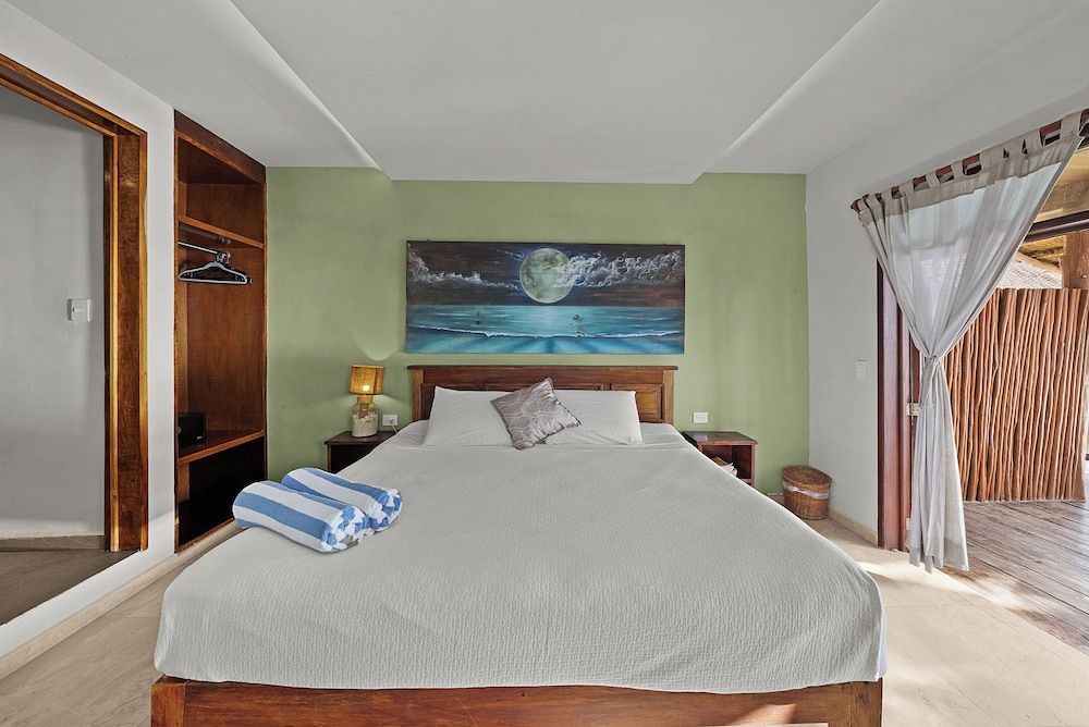 Superior Beachfront King Room with Balcony