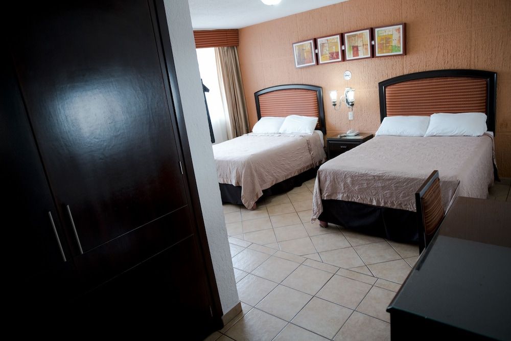 EH Ejecutivo Urban Hotel Family Room 2