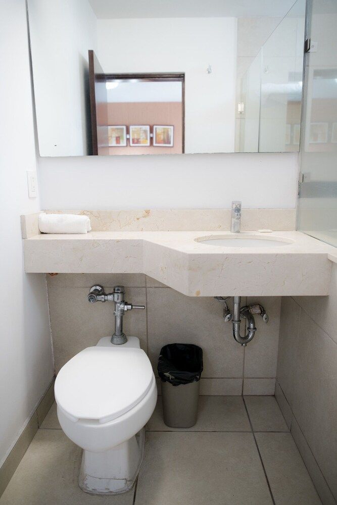 EH Ejecutivo Urban Hotel Family Room 6