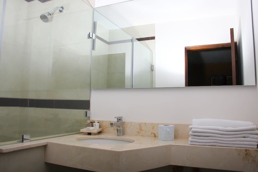 EH Ejecutivo Urban Hotel Family Room 8