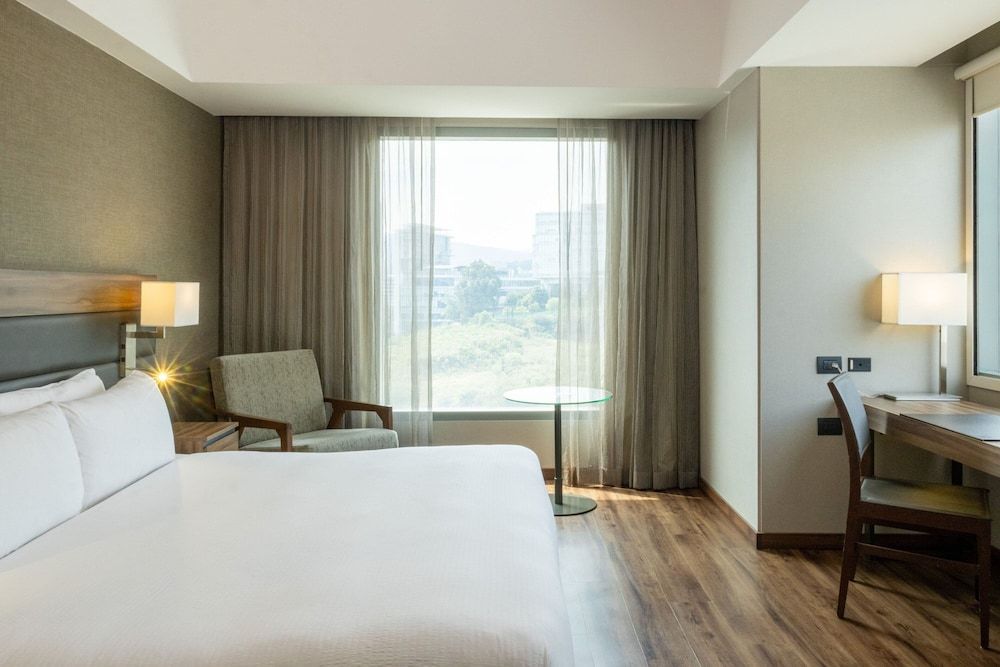 AC Hotel by Marriott Santa Fe Room, 1 King Bed 2