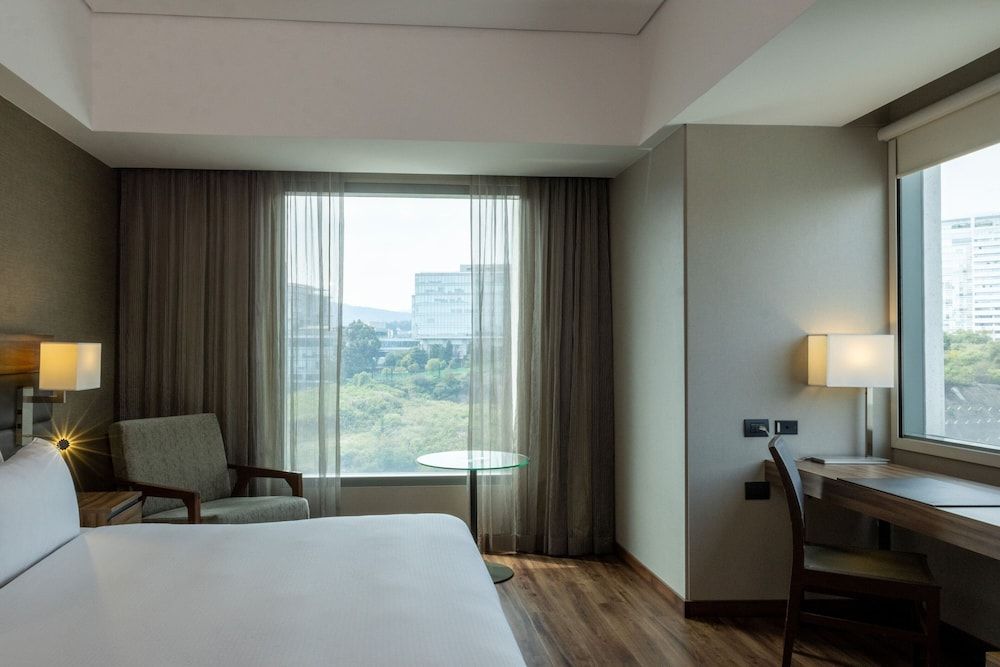 AC Hotel by Marriott Santa Fe Room, 1 King Bed 7