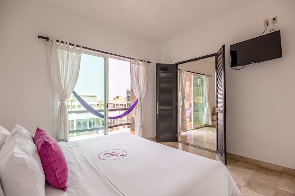 Hotel Rockaway Junior Suite, 1 King Bed, Accessible, Kitchenette